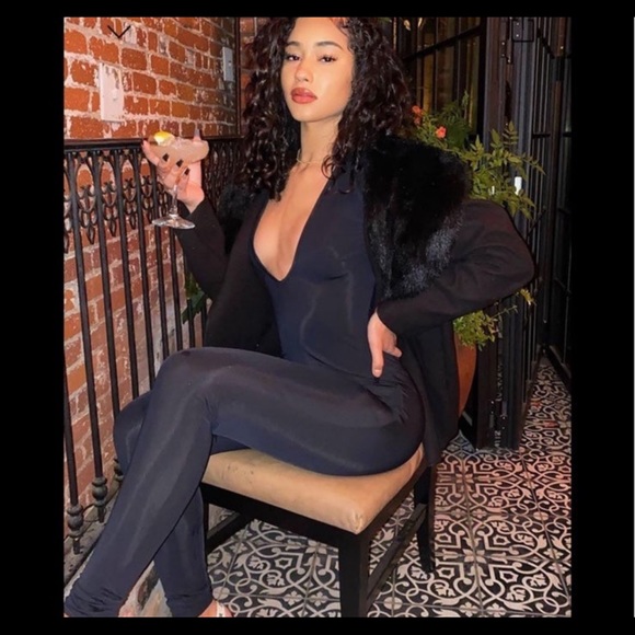 Fashion nova jumpsuit with back out - Picture 2 of 3